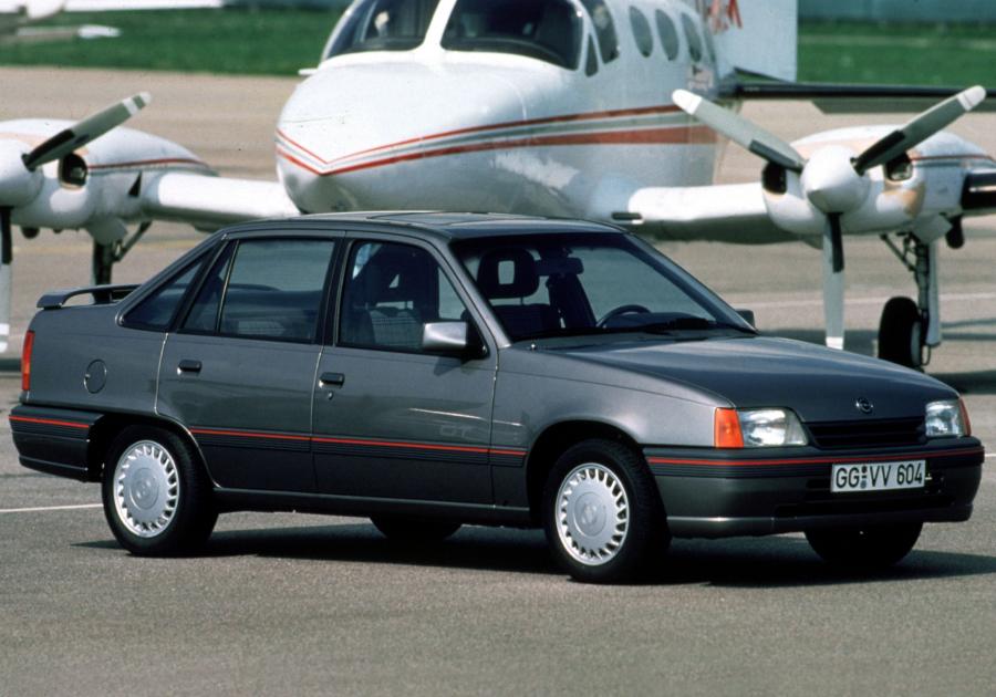  Opel Kadett GT Sedan (E) 1989 года  (фото 2 из 4)